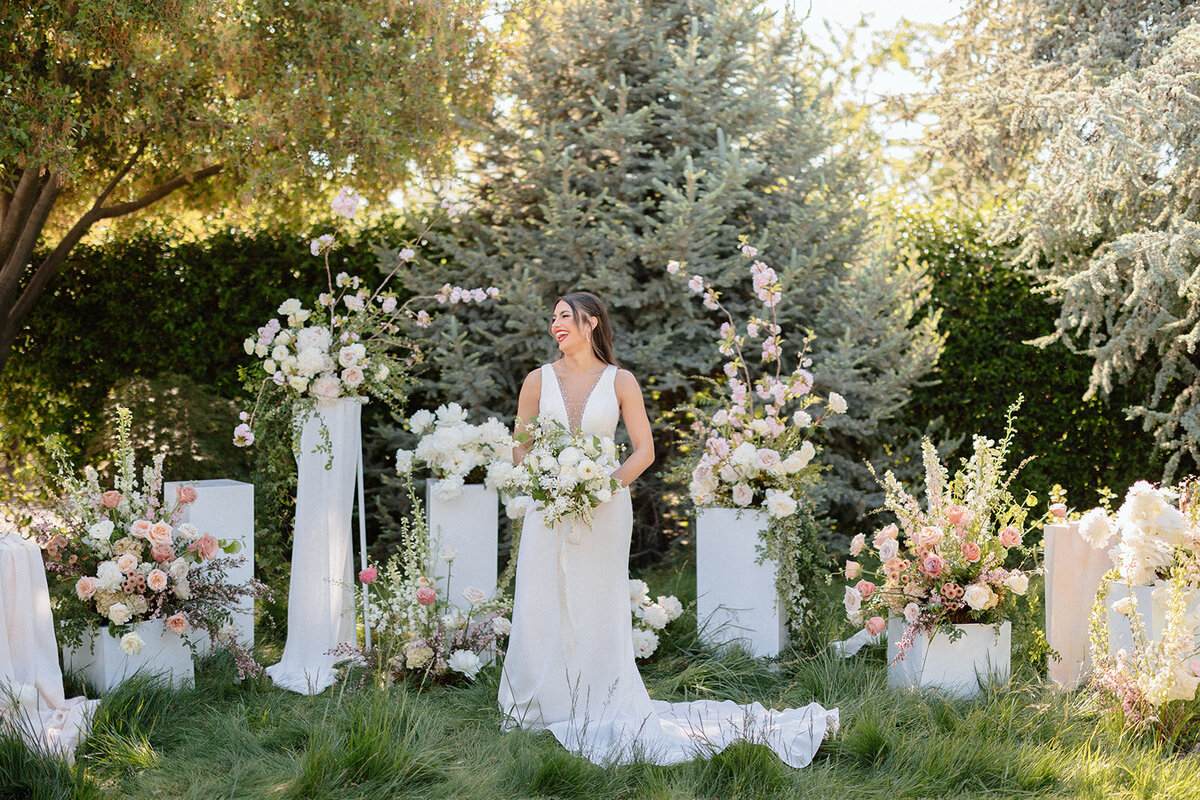 Bride, Bouquet and Floralscape | Bella Fleur