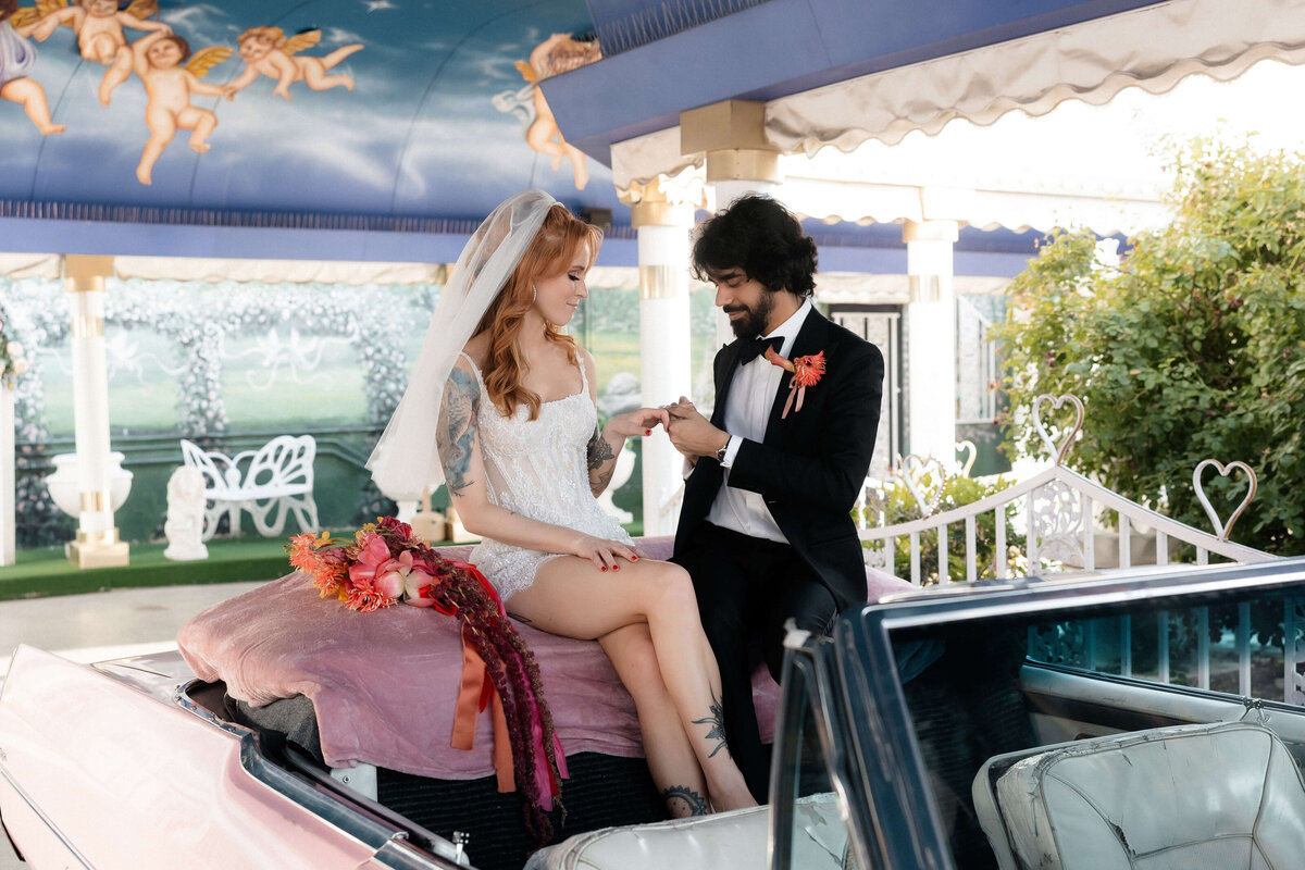 68riskyexposure_hayley-vikram_las-vegas-elopement-photography