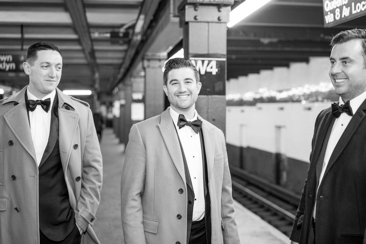 NYC-winter-Wedding-street-photography-subway