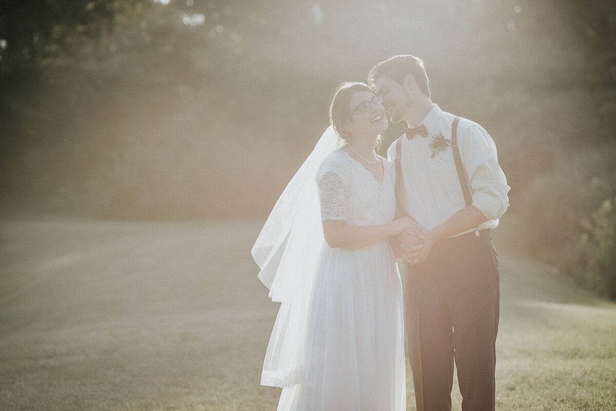 wedding photos | Iowa wedding photographer | Iowa Photographer | Playlife | Cedar Rapids | Iowa City | Kalona | Alaynna Ann Schwartz-44