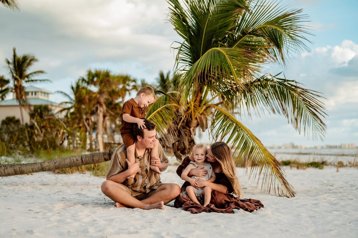 family-beach-photoshoot-sunset