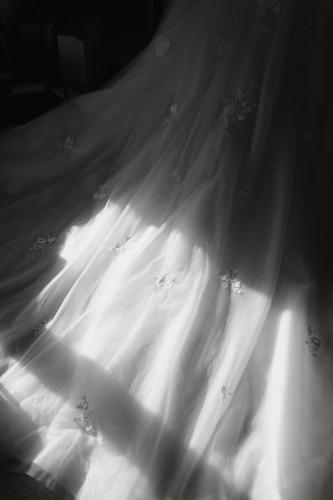 Issy-and-Bella-Floral-Design-Wedding-Florist-Herefordshire-Sant-Ffraed-House1