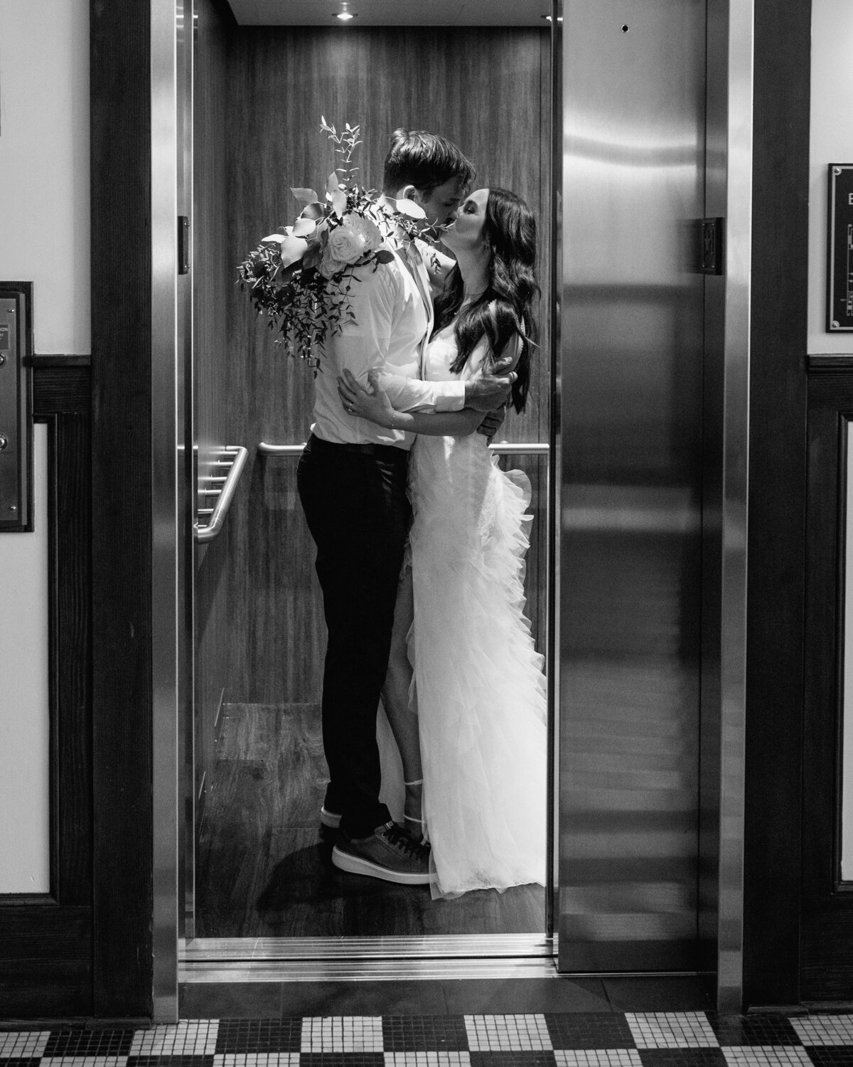 courthouse_summer_elopement_portraits_07