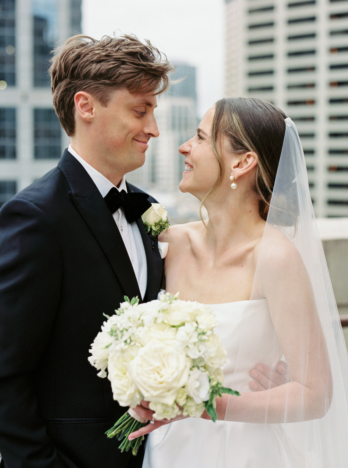 best-seattle-wedding-photographers-the-tenneys-at-washington-athletic-club-18