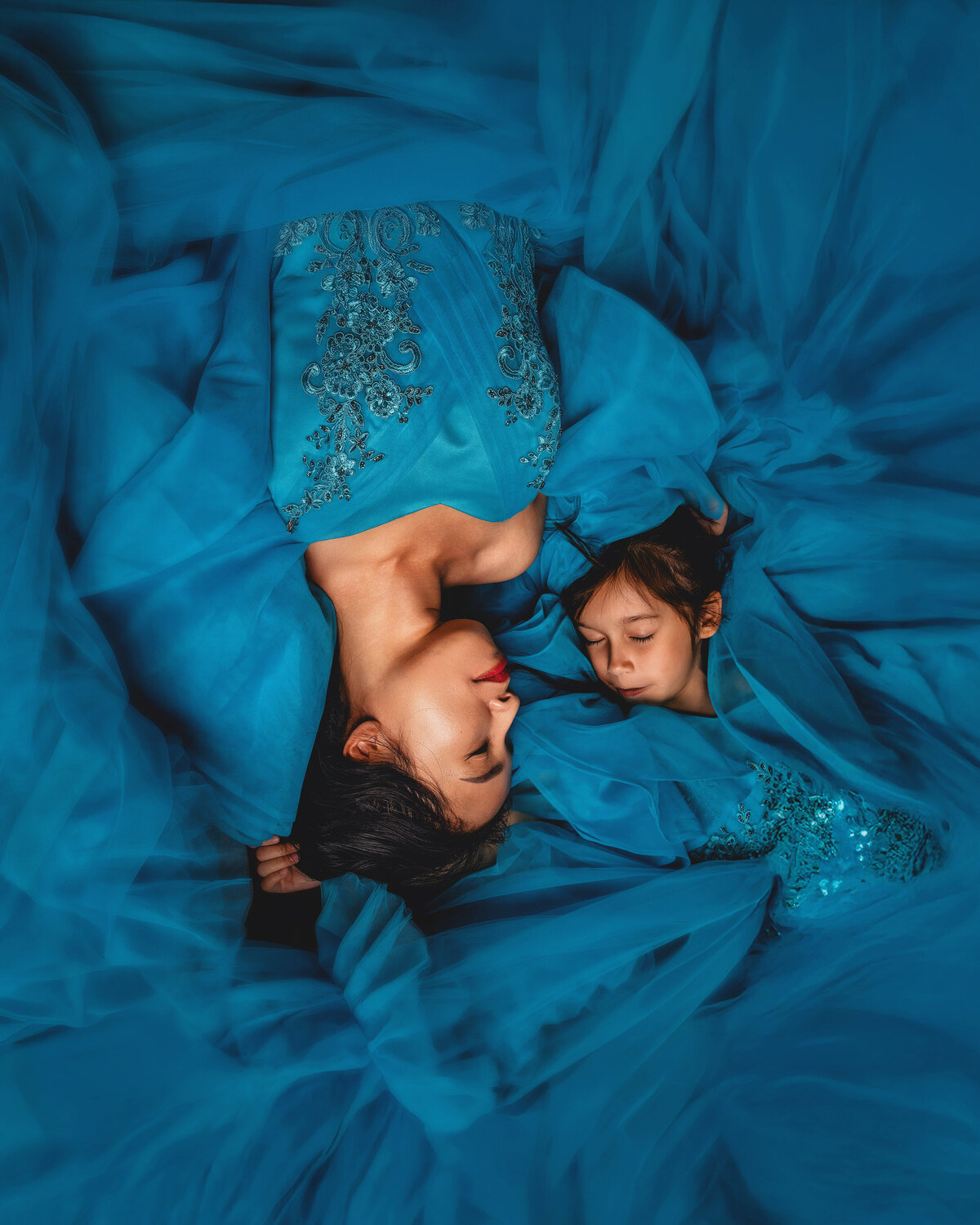 Bellevue fine art mommy and me photoshoot — elegant portraits in matching gowns with a timeless painterly background.