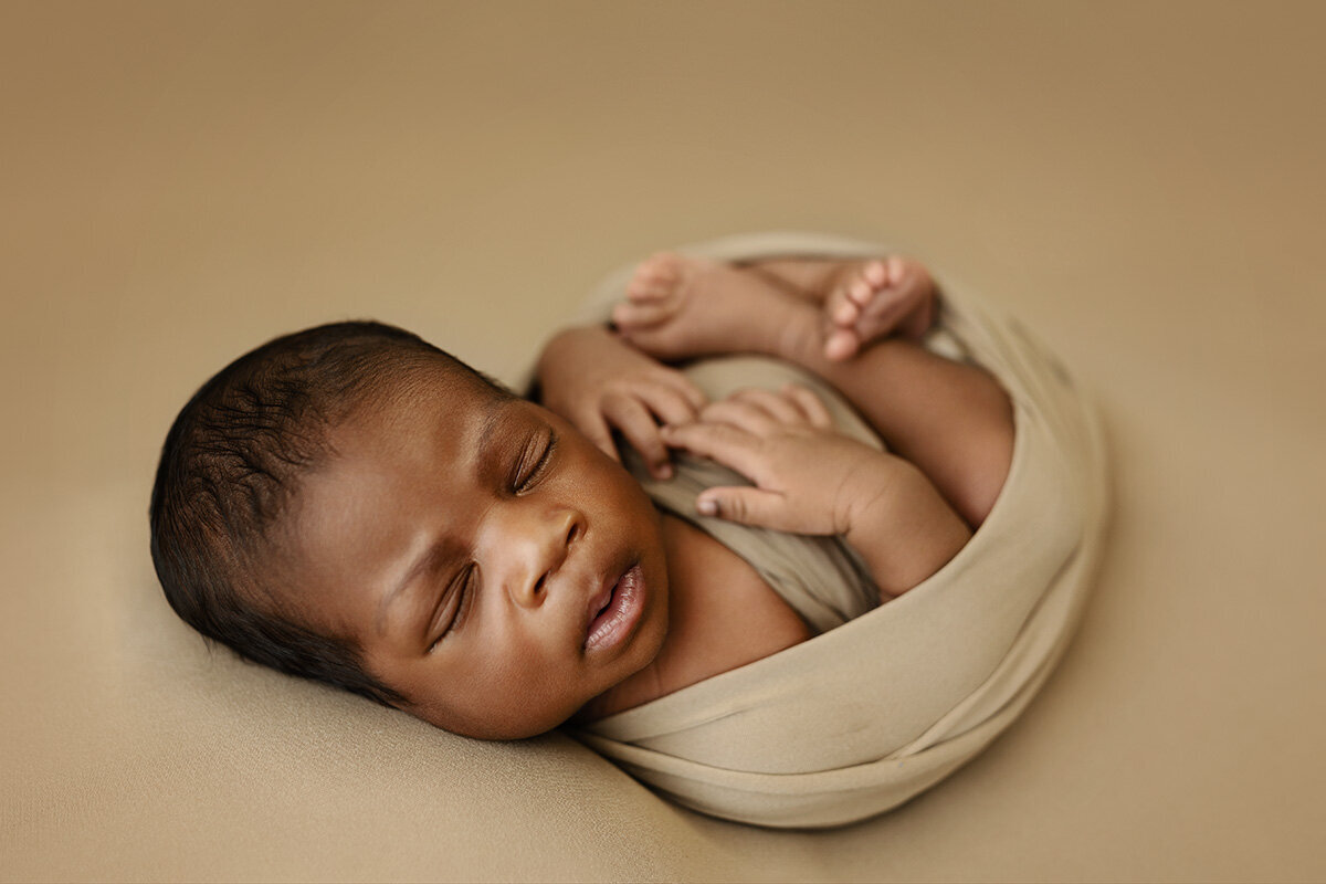 newborn photoshoot, Newborn photographer near me, DC newborn photographer, best maryland newborn photographer 9517