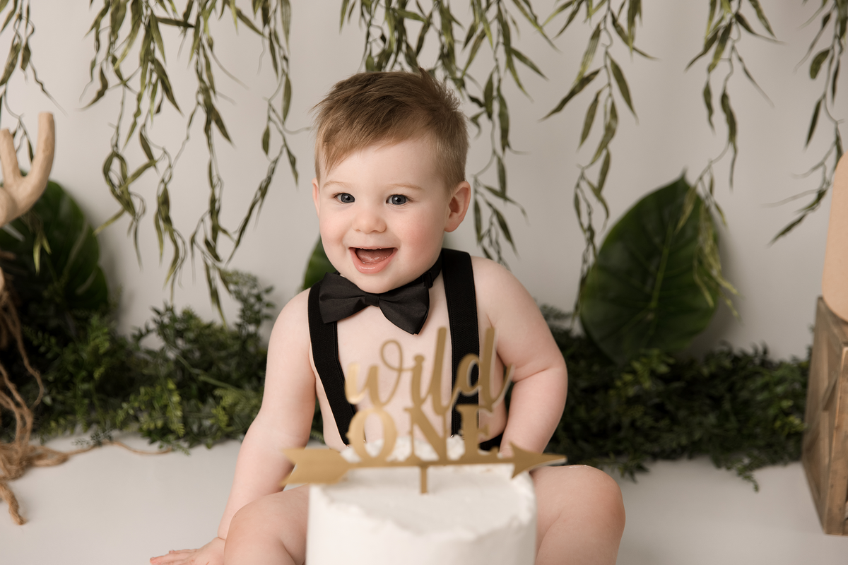 From adorable baby photos and delightful cake smash sessions to heartwarming family portraits, beautiful maternity photography, and precious newborn sessions, our expertise captures the essence of every moment.