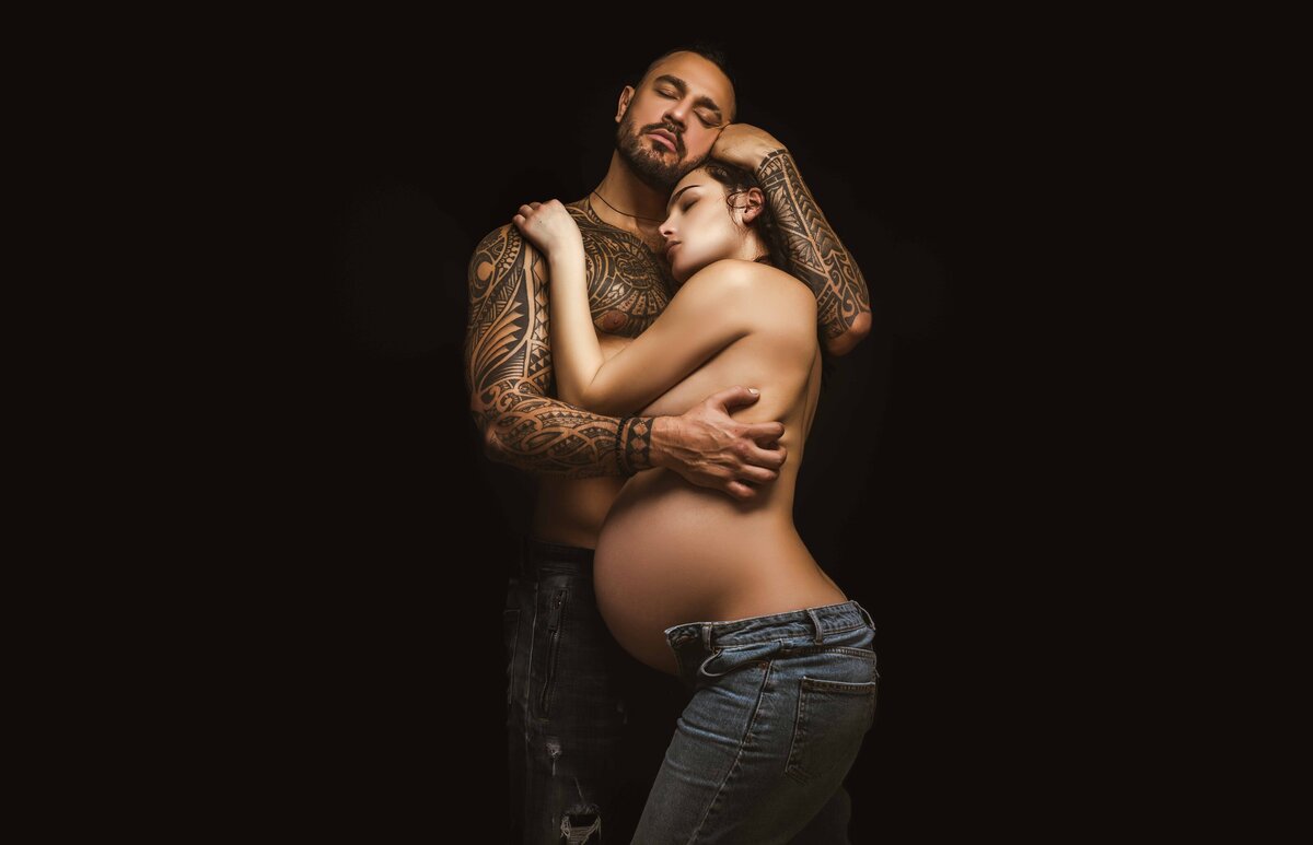 KN Maternity couple boudoir 2