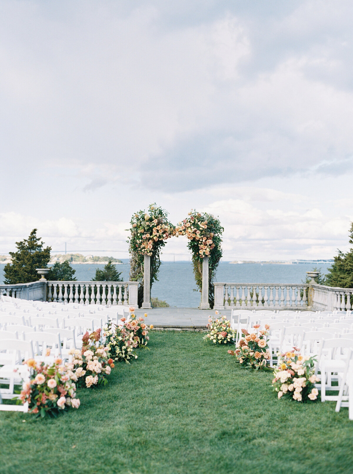 Emily March Photography Wilmington, North Carolina and Destination Wedding Engagement Photographer Heirloom Photography for Memorable Gatherings Light Airy Sentimental Imagery Images Weddings_Castle Hill Inn Wedding - 036