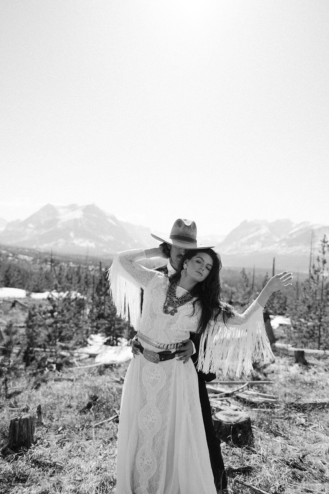 western-boho-glacier-park-elopement-presley-gray-photo-9654