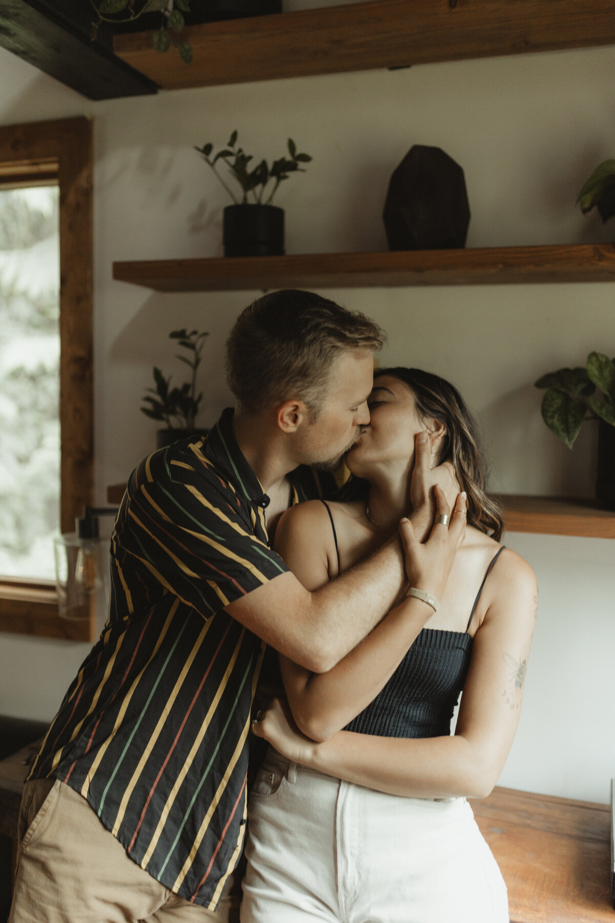 casualcouplesinhomesessionkansascityphotographer-63