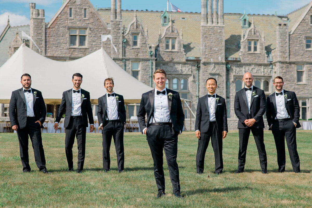 groom-and-groomsmen-at-branford-house-ct-jen-strunk-events