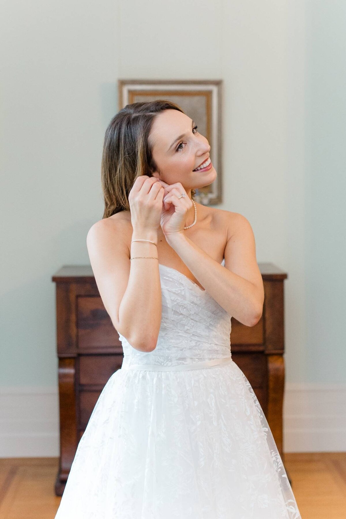 ct-wedding-planner-ceremony-holding-hands