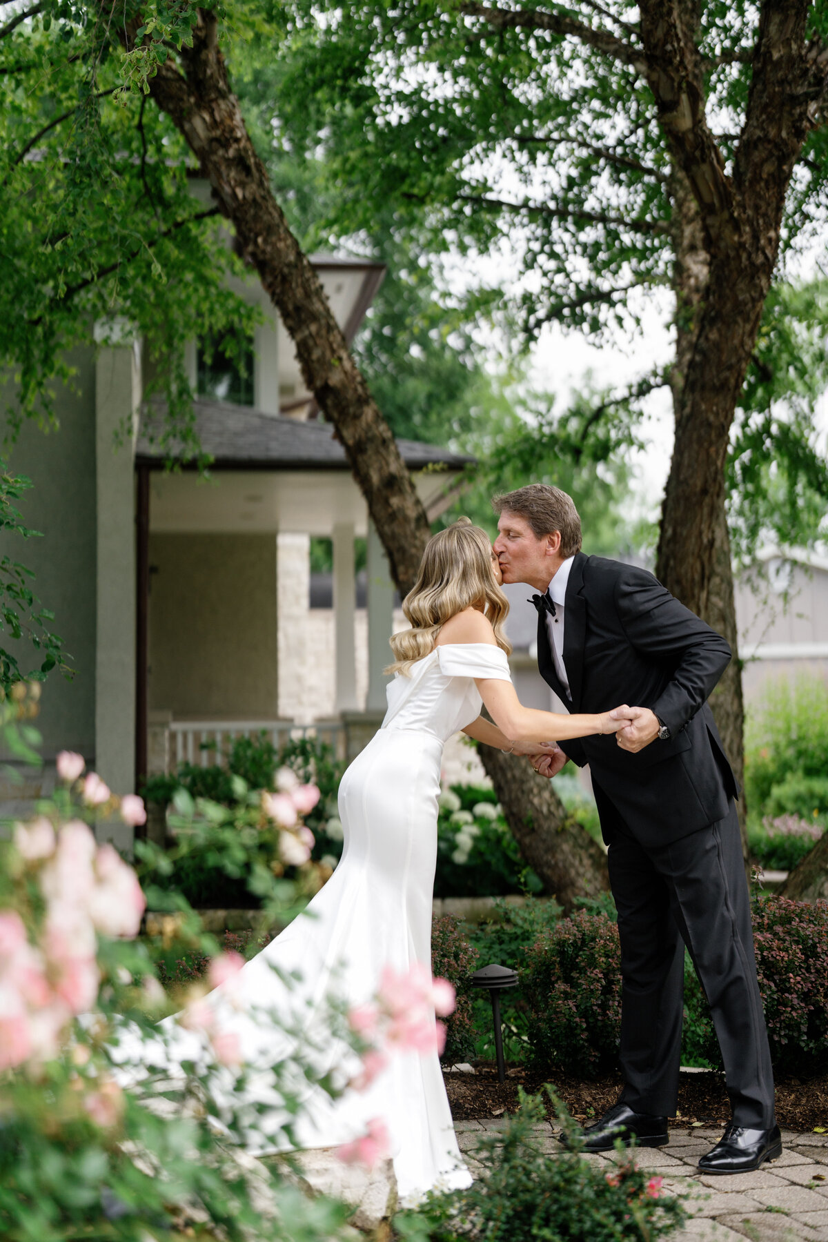 Aspen-Avenue-Chicago-Wedding-Photographer-Chicago-Athletic-Association-Simplicitee-XO-Design-Co-St-Mary-of-the-Angels-Church-Anomalie-Beauty-Timeless-Vogue-55