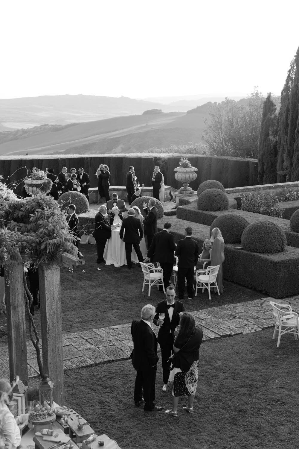 Flora_And_Grace_La_Foce_Tuscany_Editorial_Wedding_Photographer-564