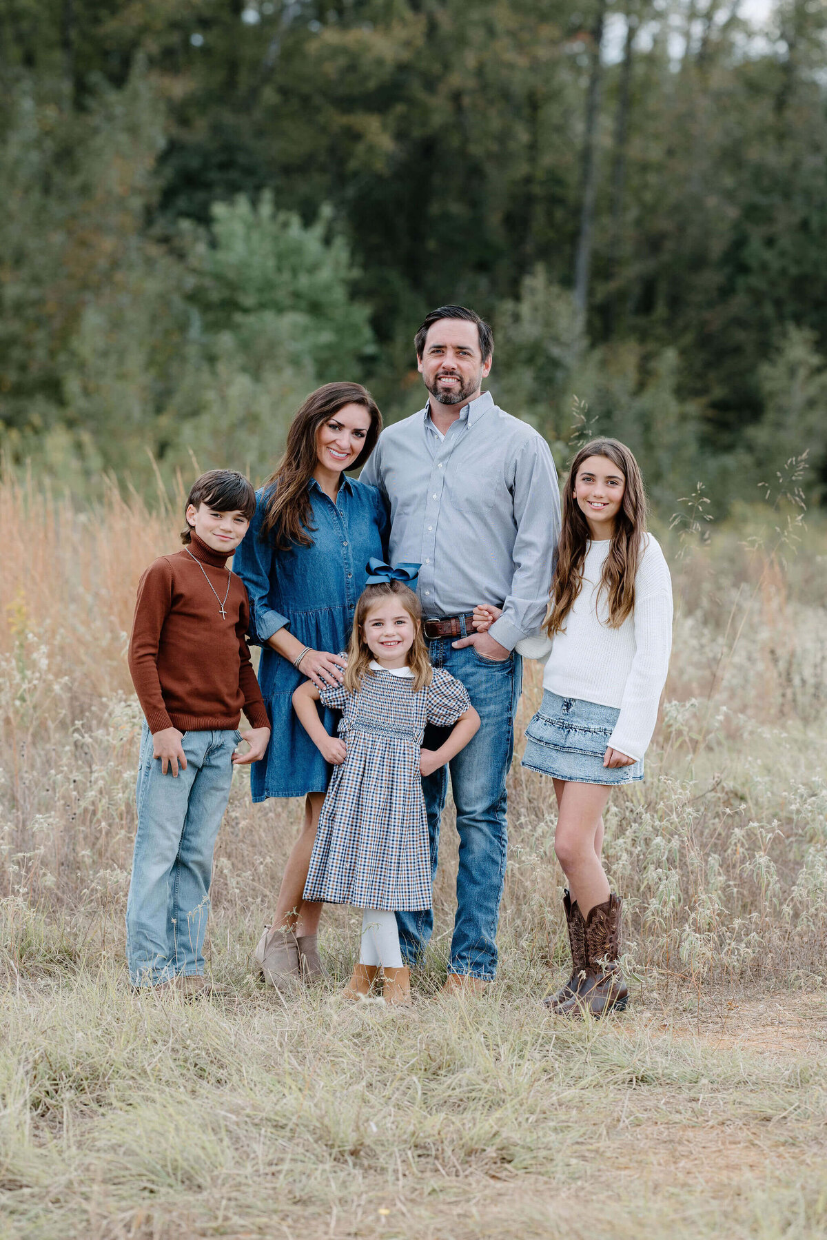 East Texas family wearing fall colors and posing for family pictures
