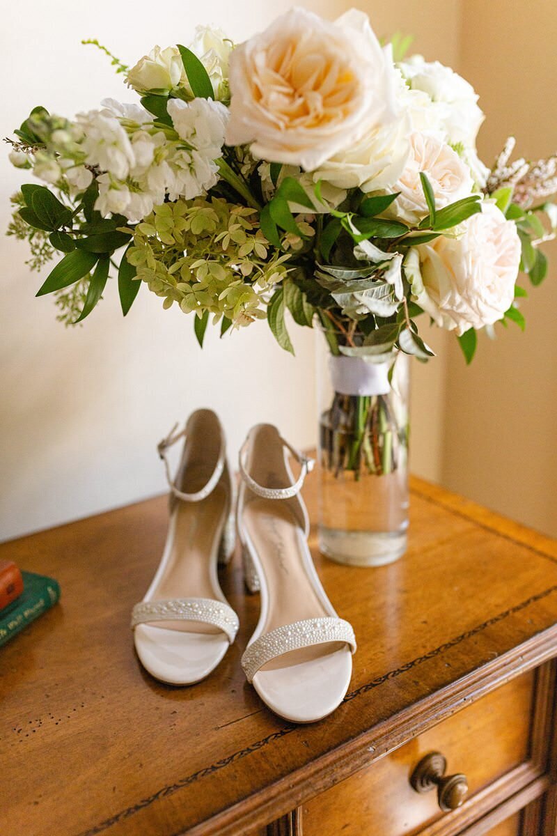 Classic Wedding at City Church of Evansville with Reception at ECC018
