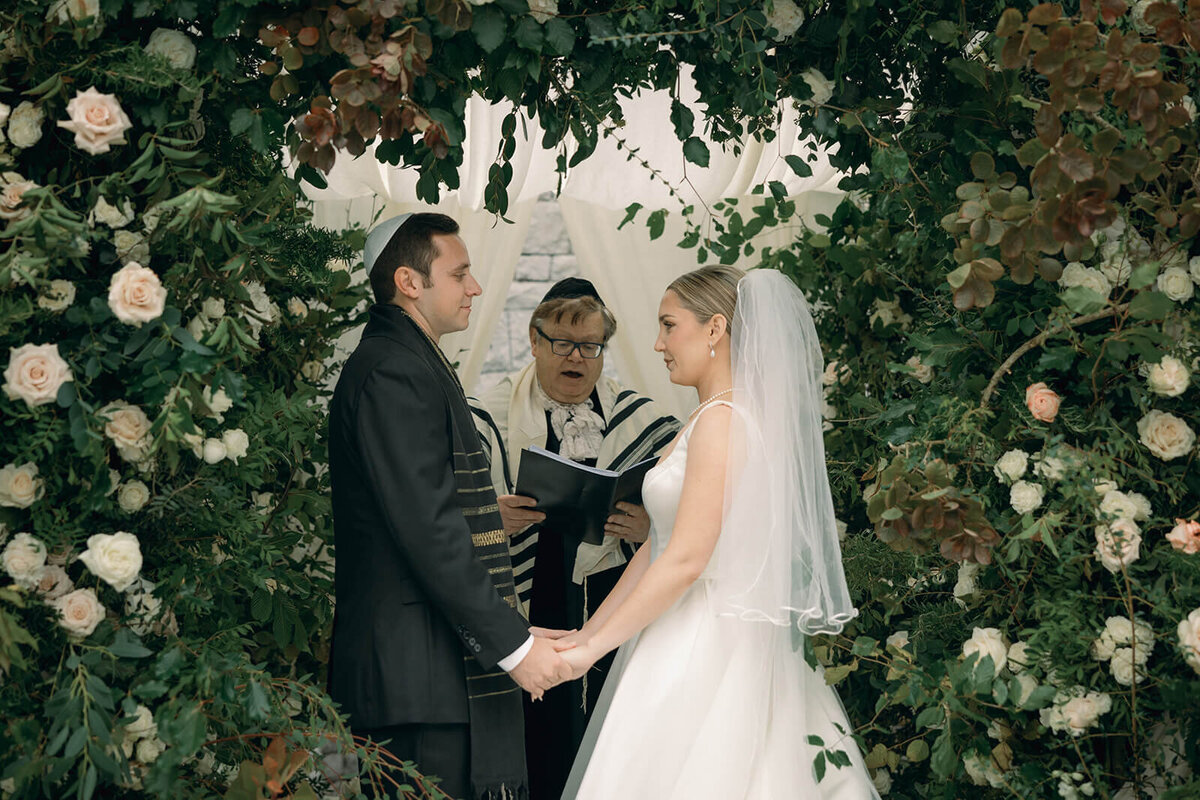 chuppah wedding flower installation4
