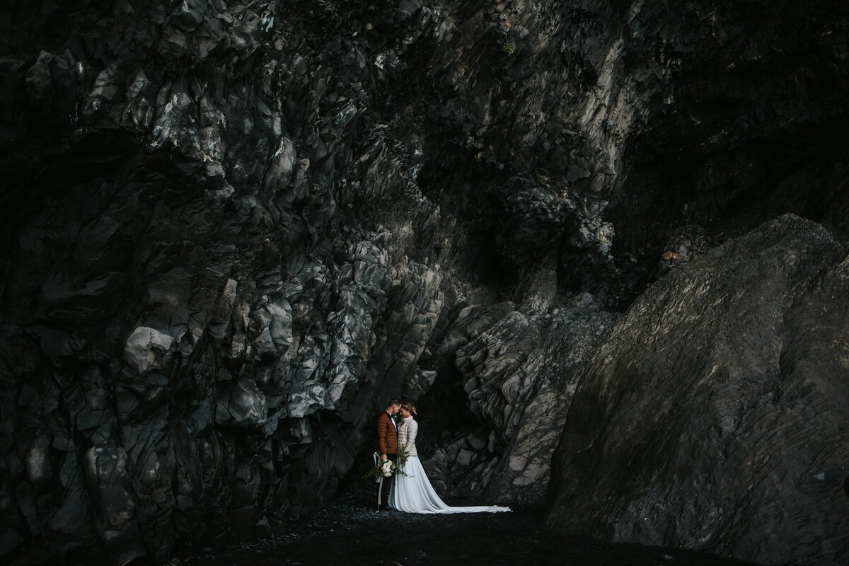 An intimate ceremony on Iceland’s rugged coastline, surrounded by natural beauty. 