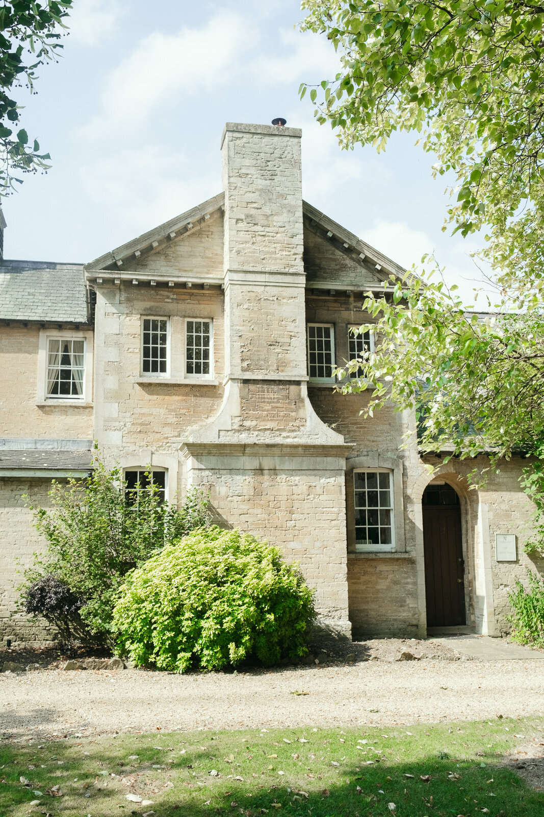 Elegant Wedding at Hinwick House, Northamptonshire - Destination Wedding Photography-17