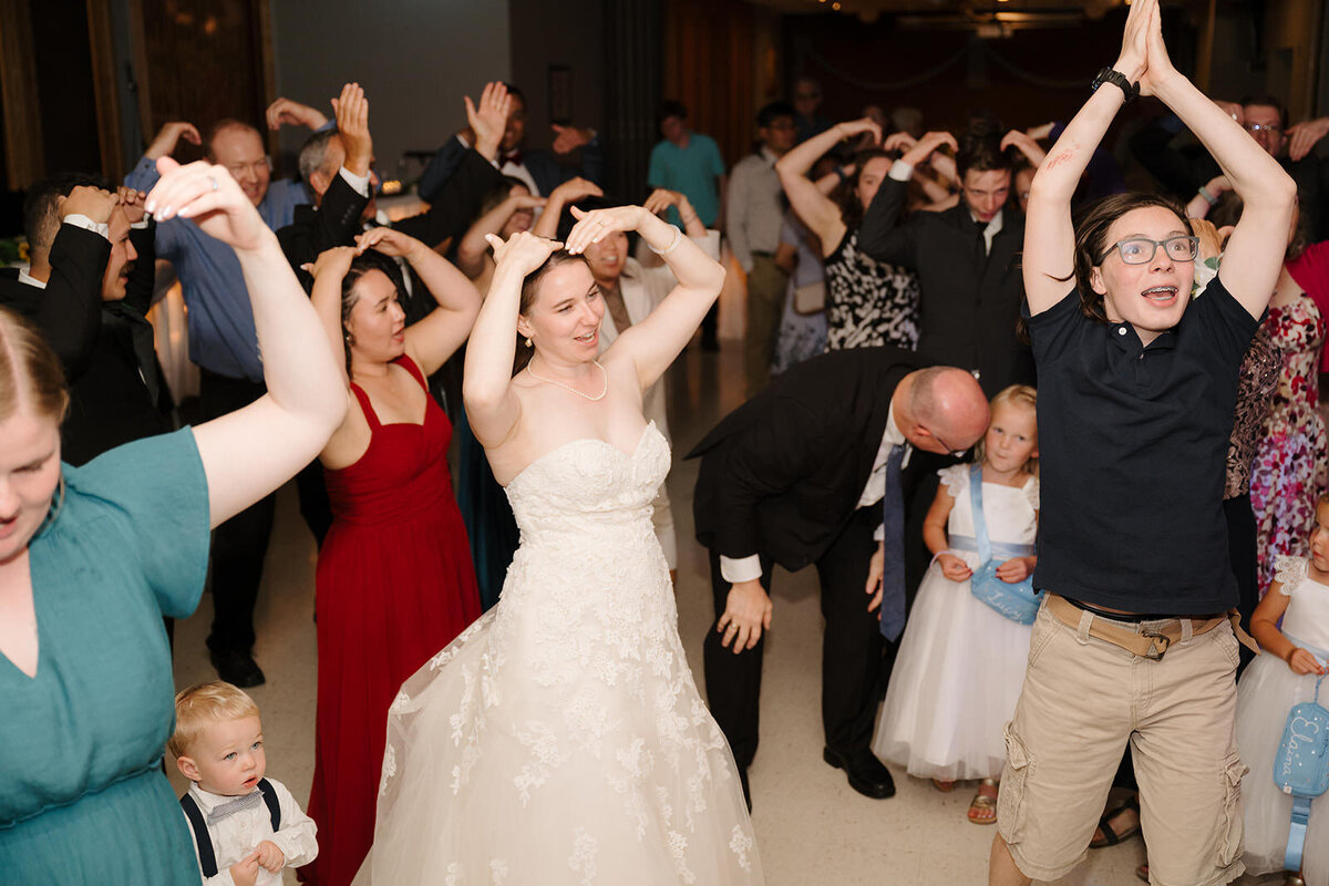 Traditional summer church wedding Rochester MN | Oduma photography -197