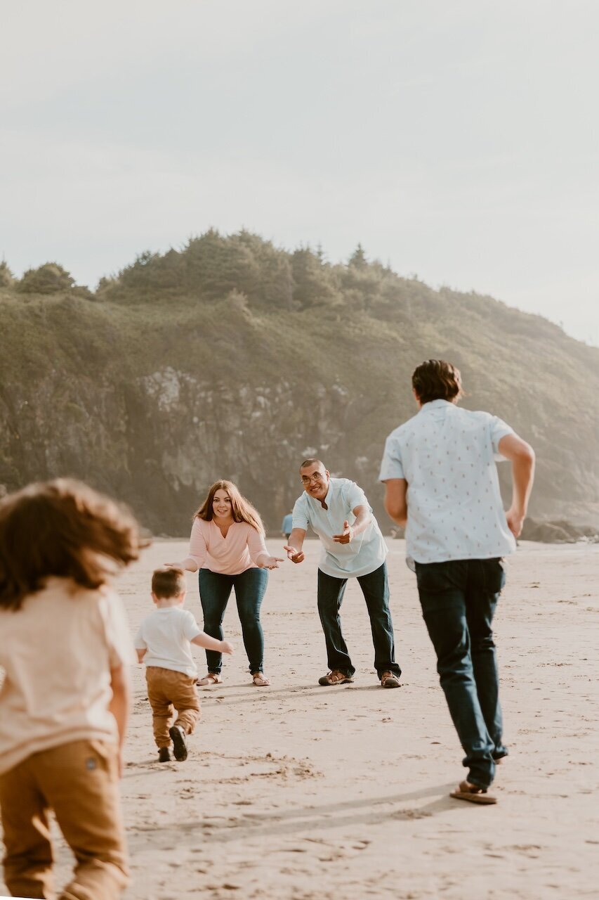 oregon-coast-sunset-beach-family-session-2