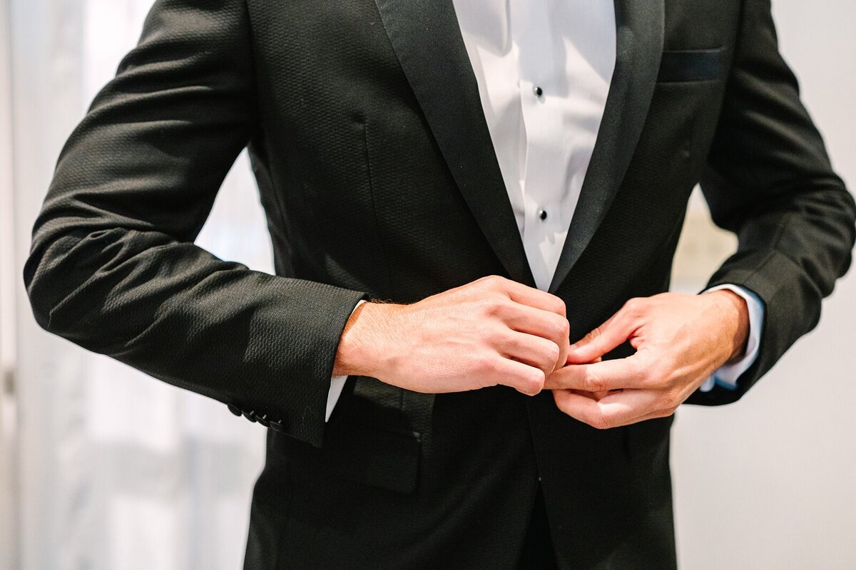 Modern_Black_Tie_Rainy_Summer_Wedding_Spruce_Point_Inn_Maine_Photography_0019