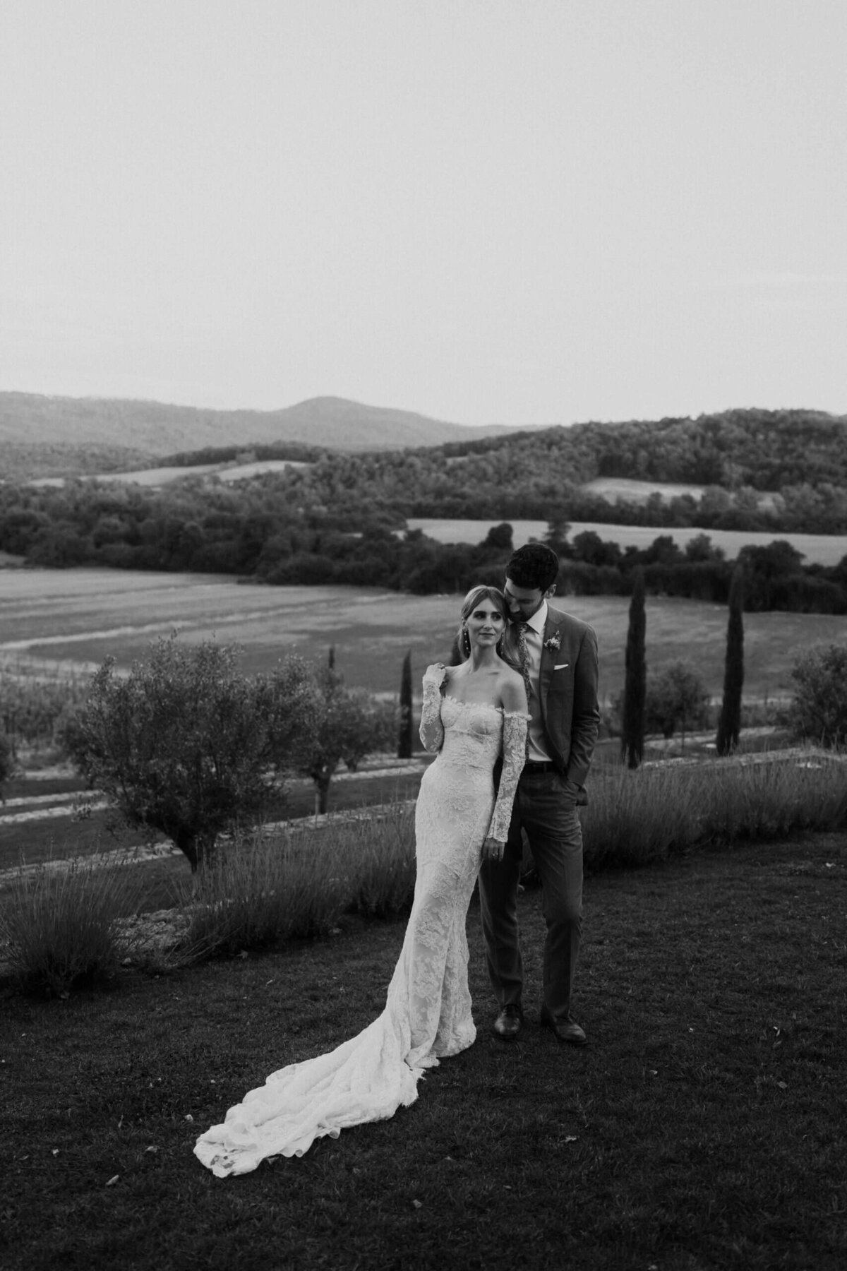 Wedding Photographer in Tuscany for Exclusive Wedding Borgo Santo Pietro Couple Landscape 
