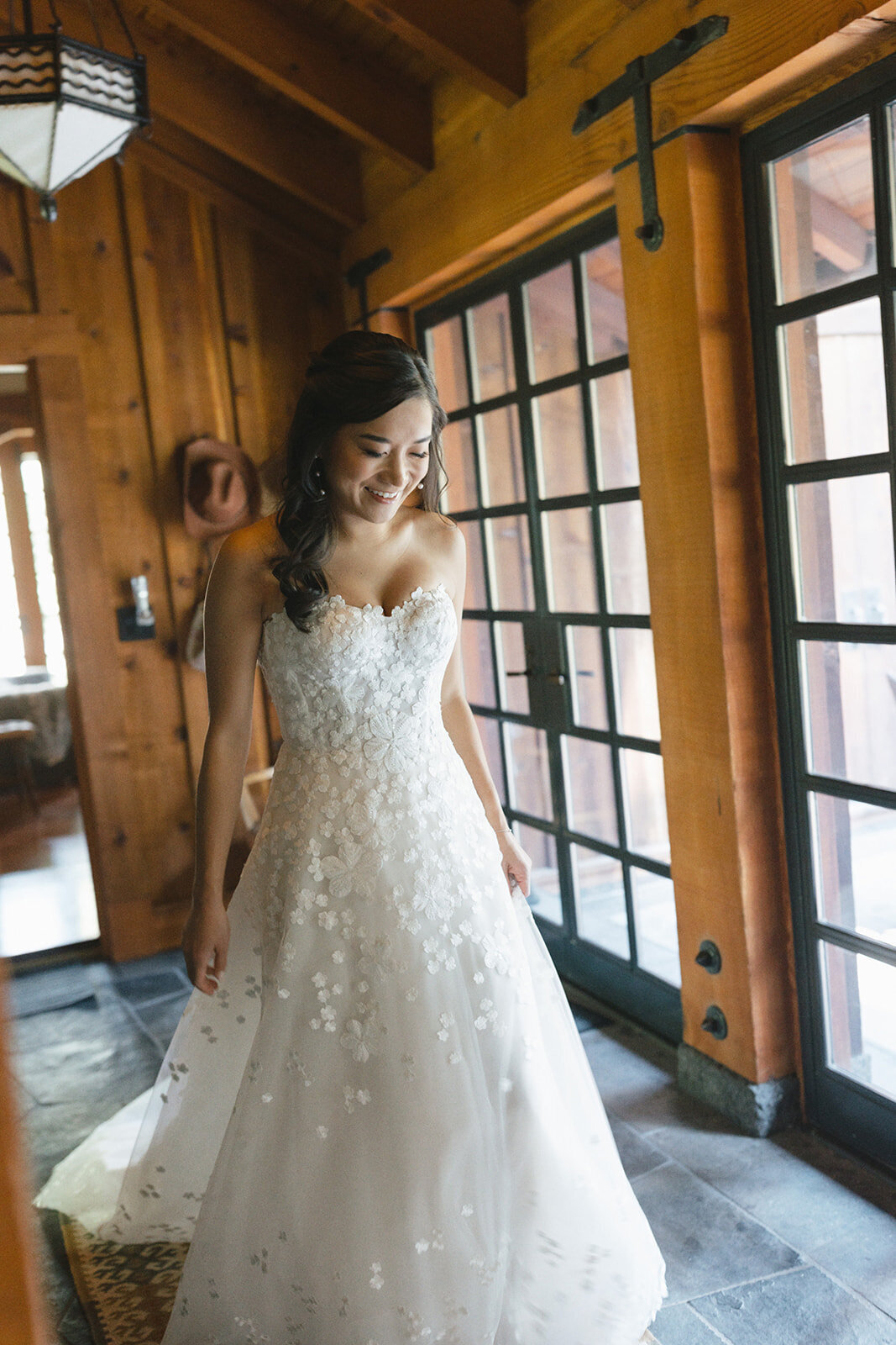 andrew-tiffany-getting-ready-olive-and-oath137