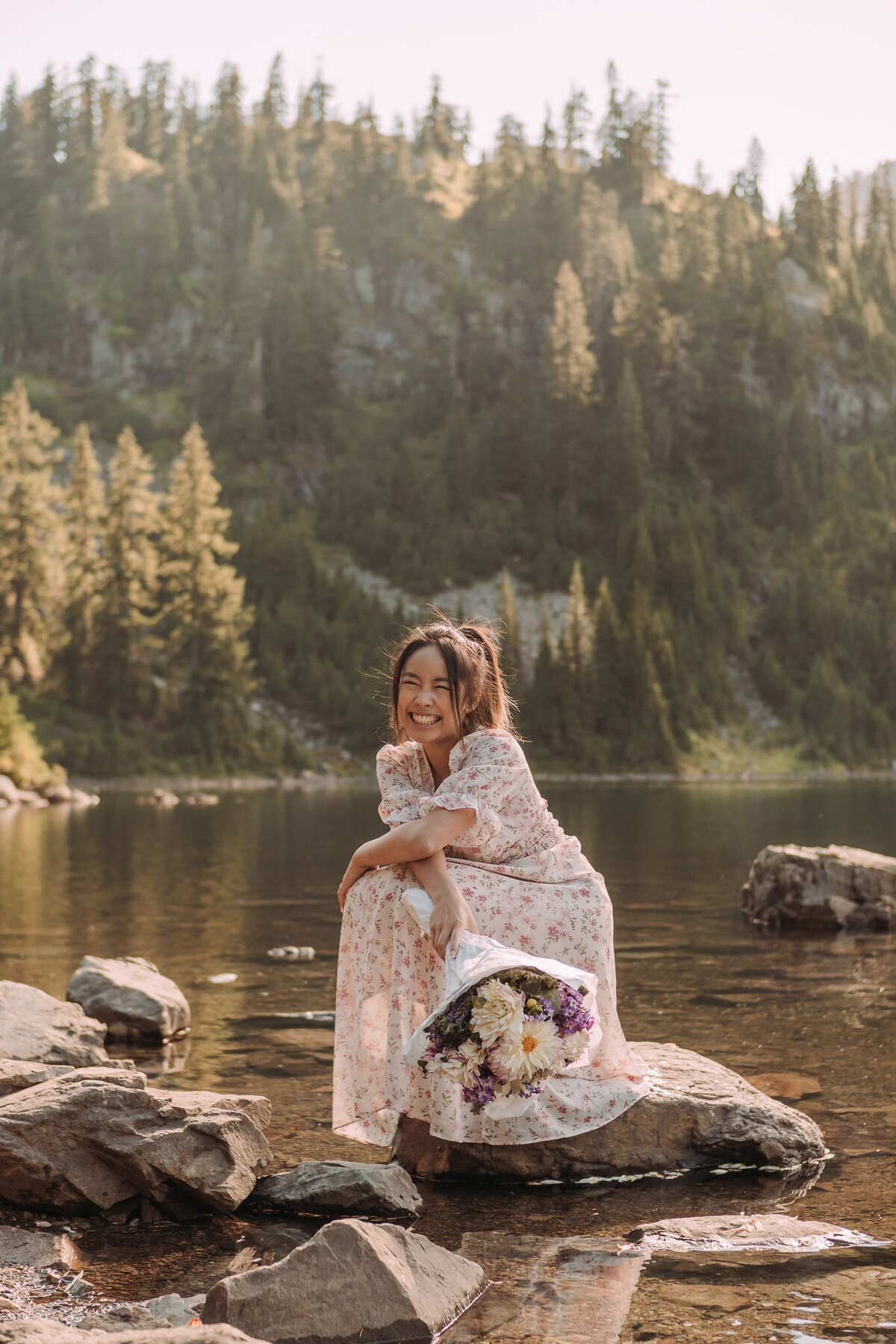 Joyce Li Photography Destination Wedding Elopement Engagement Lifestyle Portrait Photographer West Coast Seattle Washington California snowlakeengagement-37