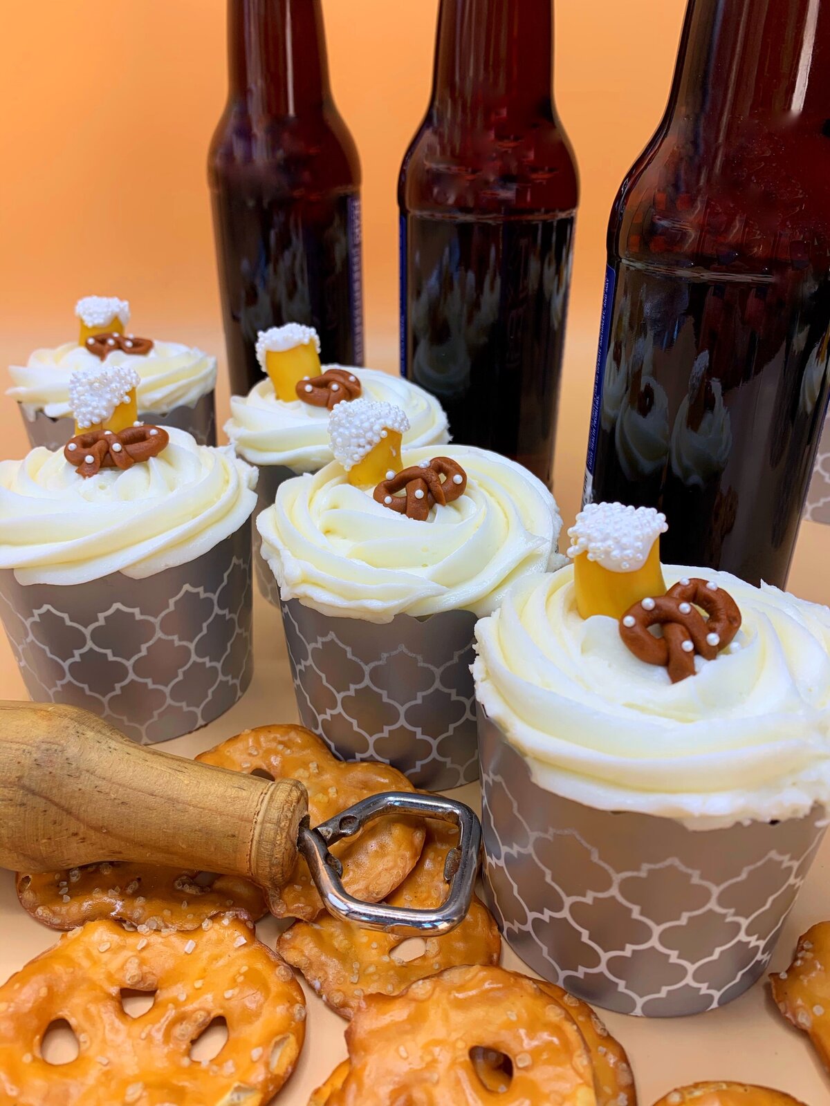Cupcakes with chocolate beer mug and pretzel topping
