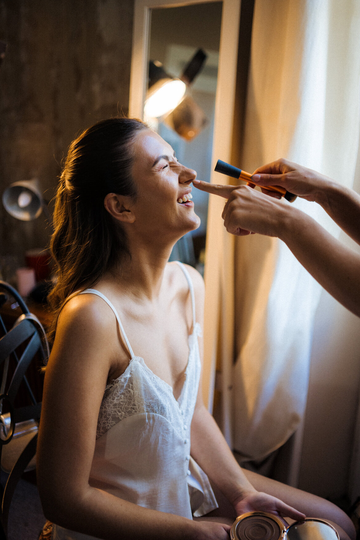 bride-getting-ready-chateau-du-puits-es-pratx2