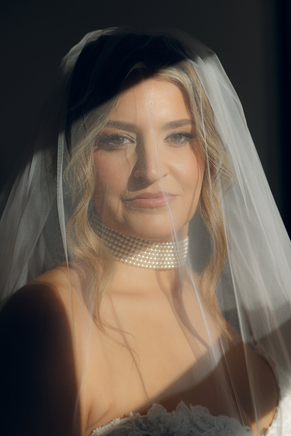 moody-editorial-bridal-portrait-emily-snyder-photography-wedding-photography