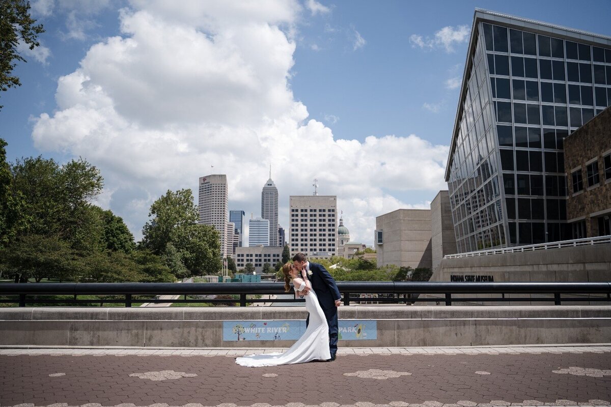 bride-and-groom-kissing-white-river-state-park-indiana-state-museum-wedding.jpg