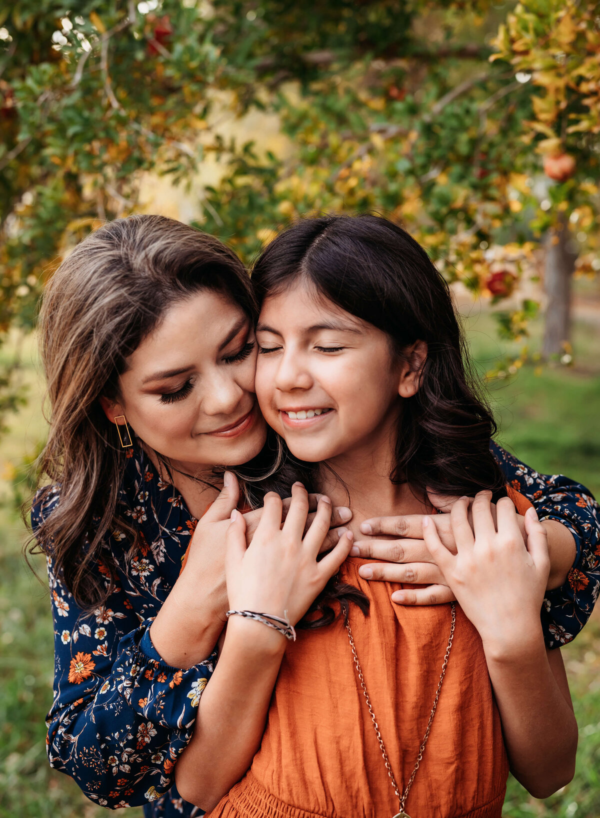 mother-and-daughter-during-fall-session