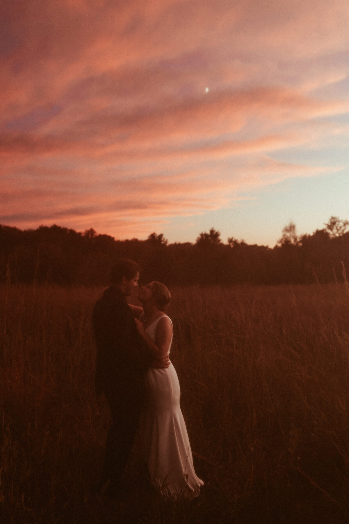 dreamy-sunset-wedding-photo