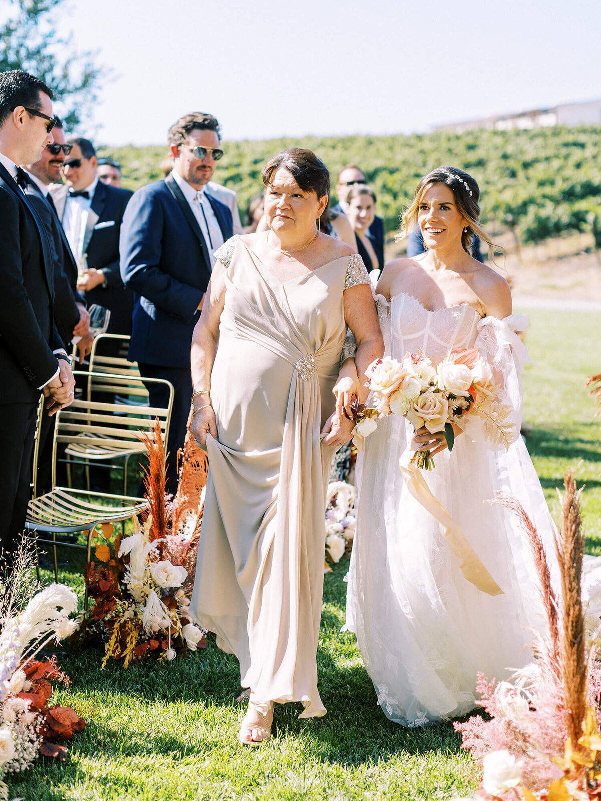 Modern-Fashion-Forward-Greengate-Ranchy-Vineyard-Wedding-Ashley-Ludaescher-Photography-0035