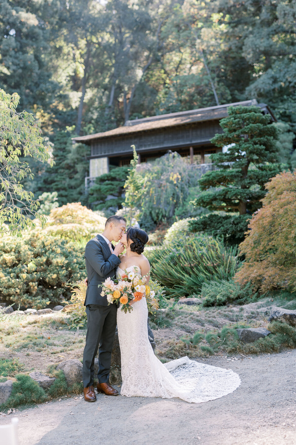 hakone garden wedding bride and groom kiss