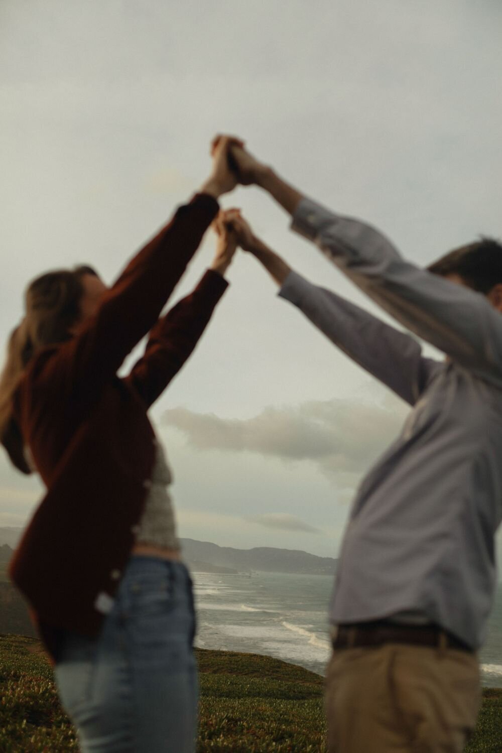 AbbyMitchCoastalCaliforniaCliffsandBeachEngagementSessionKatherineKrakowskiPhotography-36-90bfb53c-1000