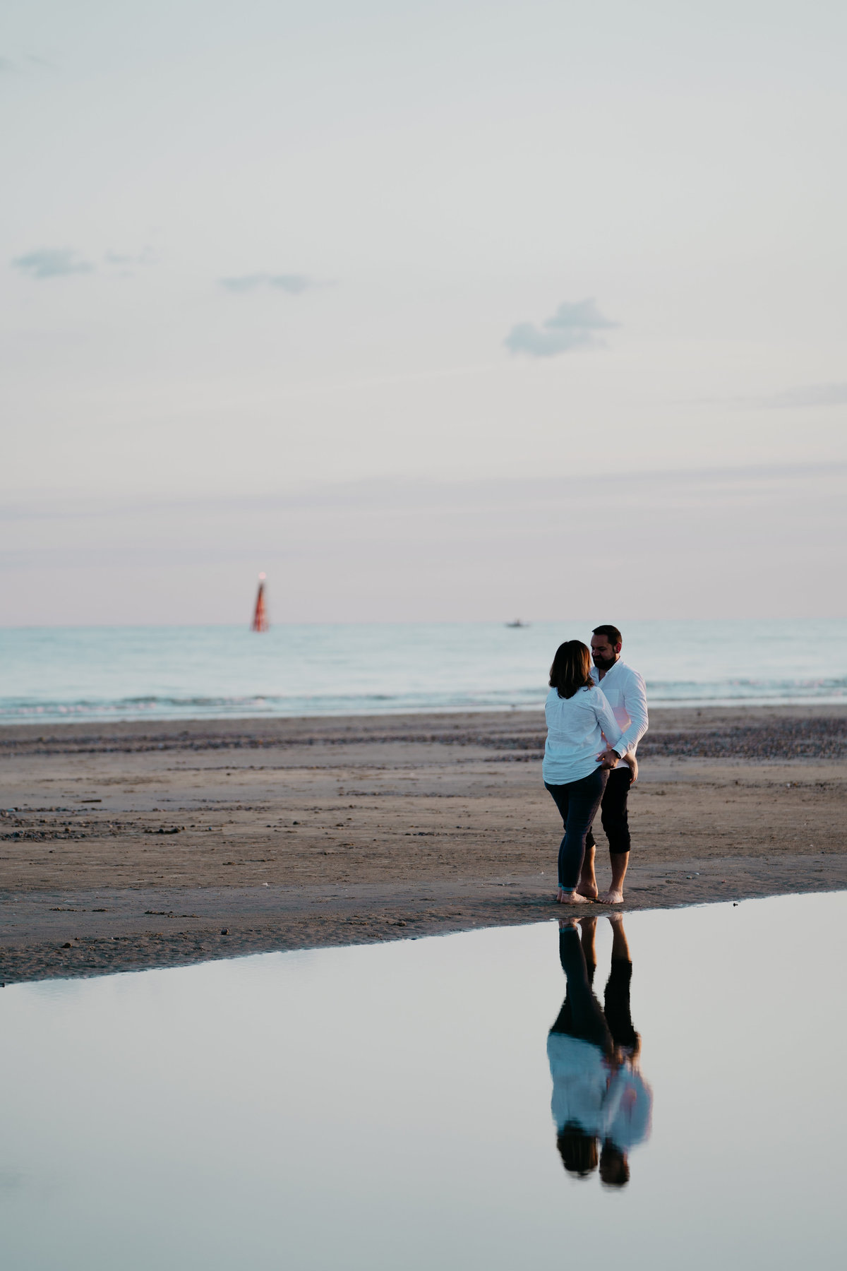 Couples shoot on a beach