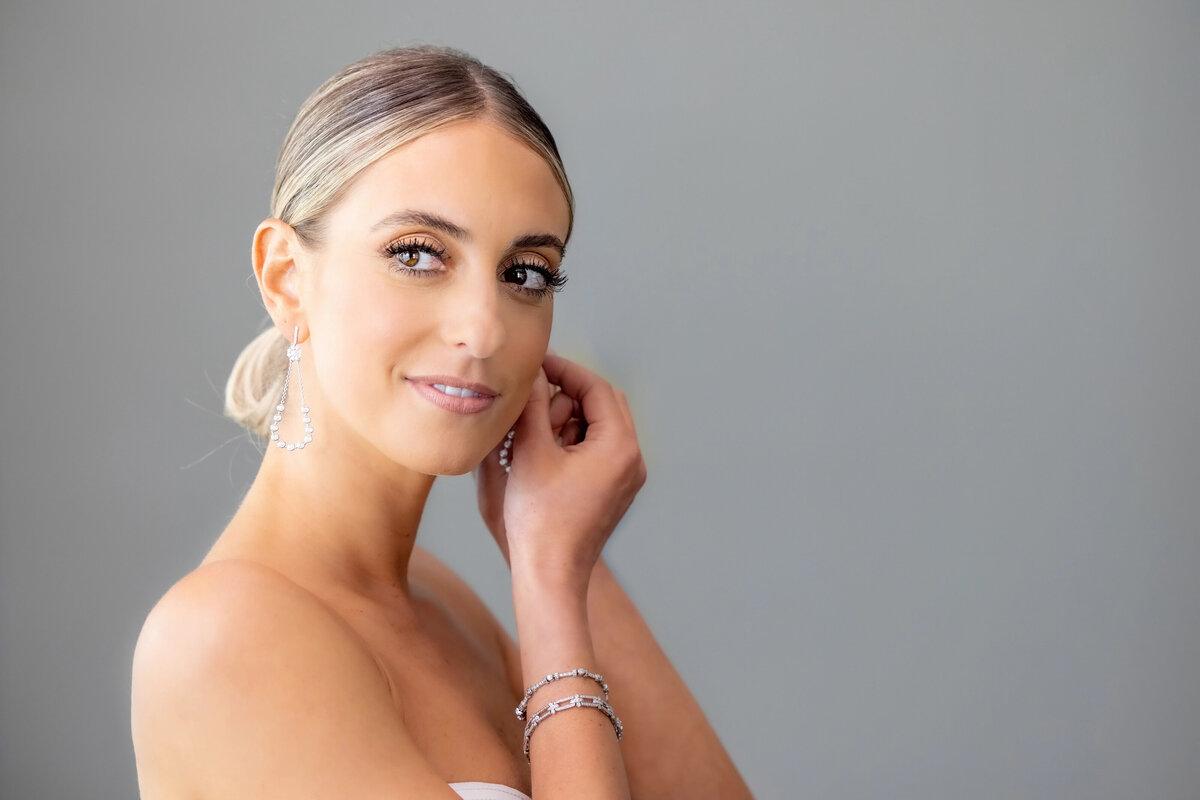 256_gettingready_Bob&DawnDavisPhotography