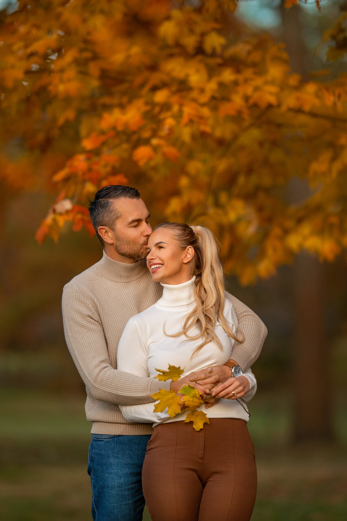 Engagement fall pictures of two humans in love