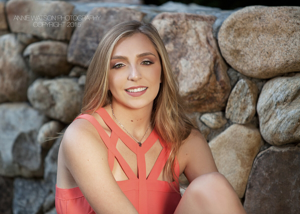 Close-up of glowing skin and peach-toned lips – beauty look by Lydia Arroyo.