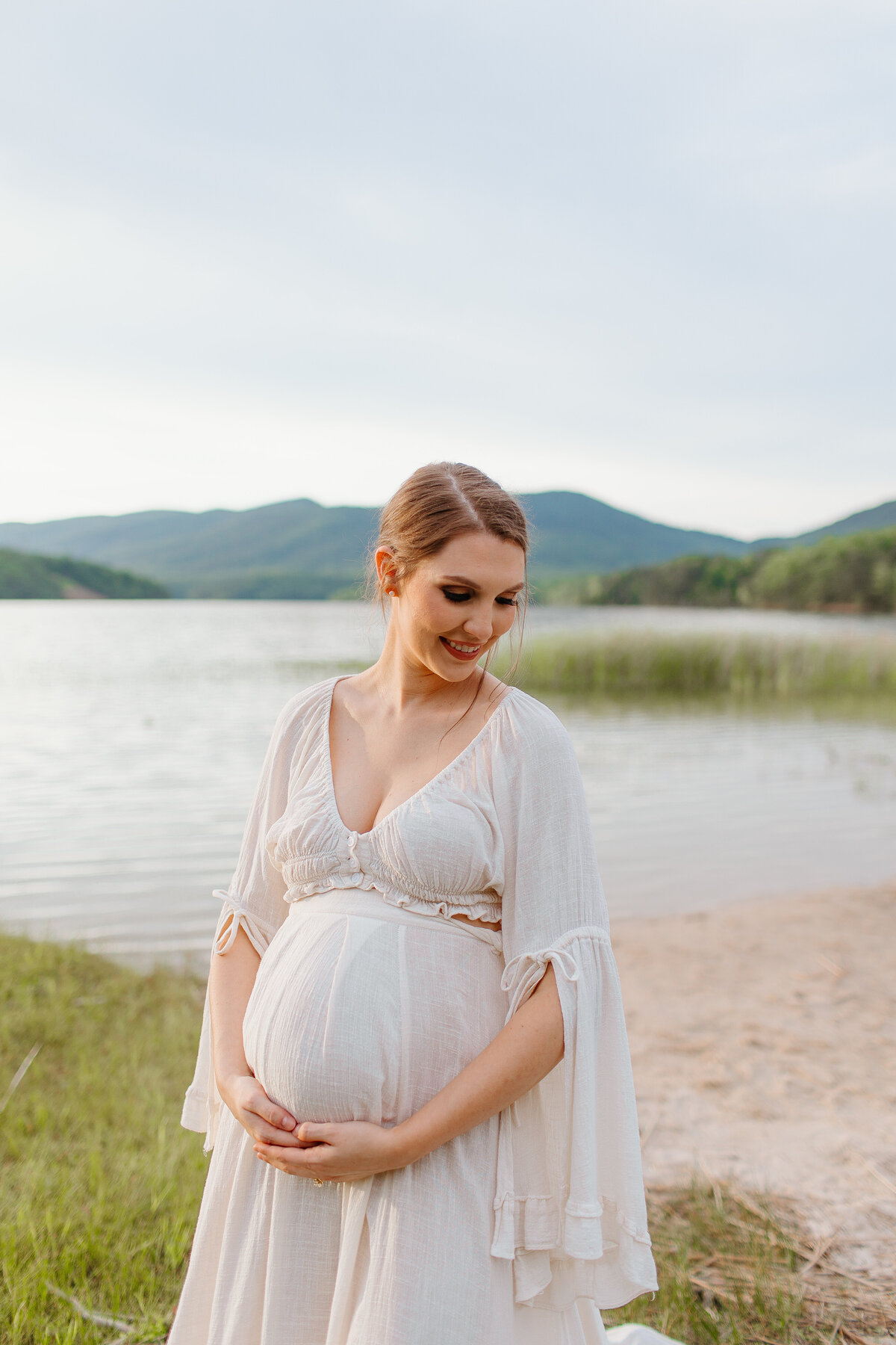 Documentary-Maternity-Session-at-Carvins-Cove-RJ-109