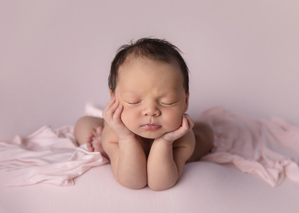 NEWBORN_BABYGIRLINPINKFROGGYPOSESLEEPING