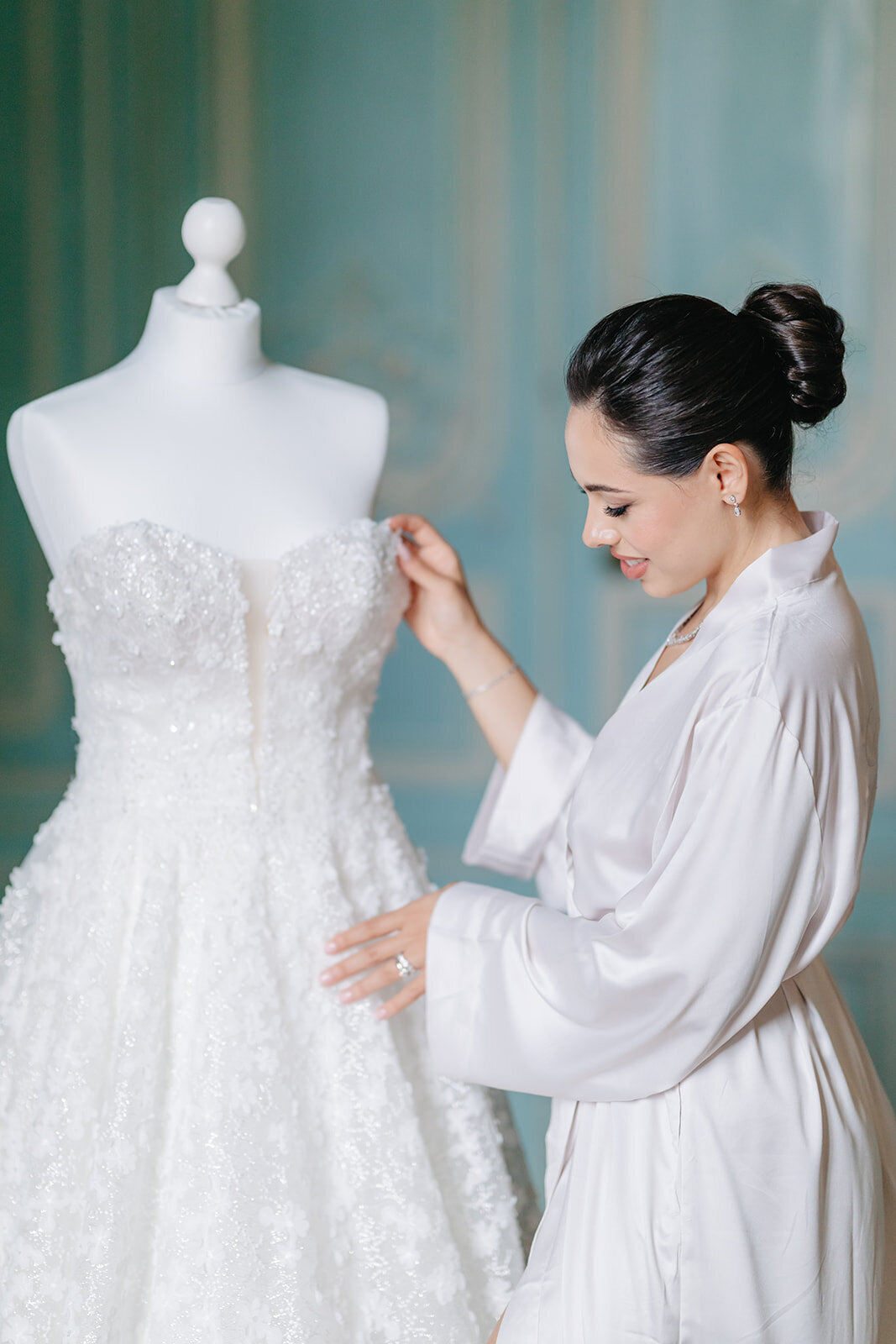 MorganeBallPhotography-Wedding-ChateauChamplatreux-SandyDavid-02-Gettingreadybride-37-2098_websize