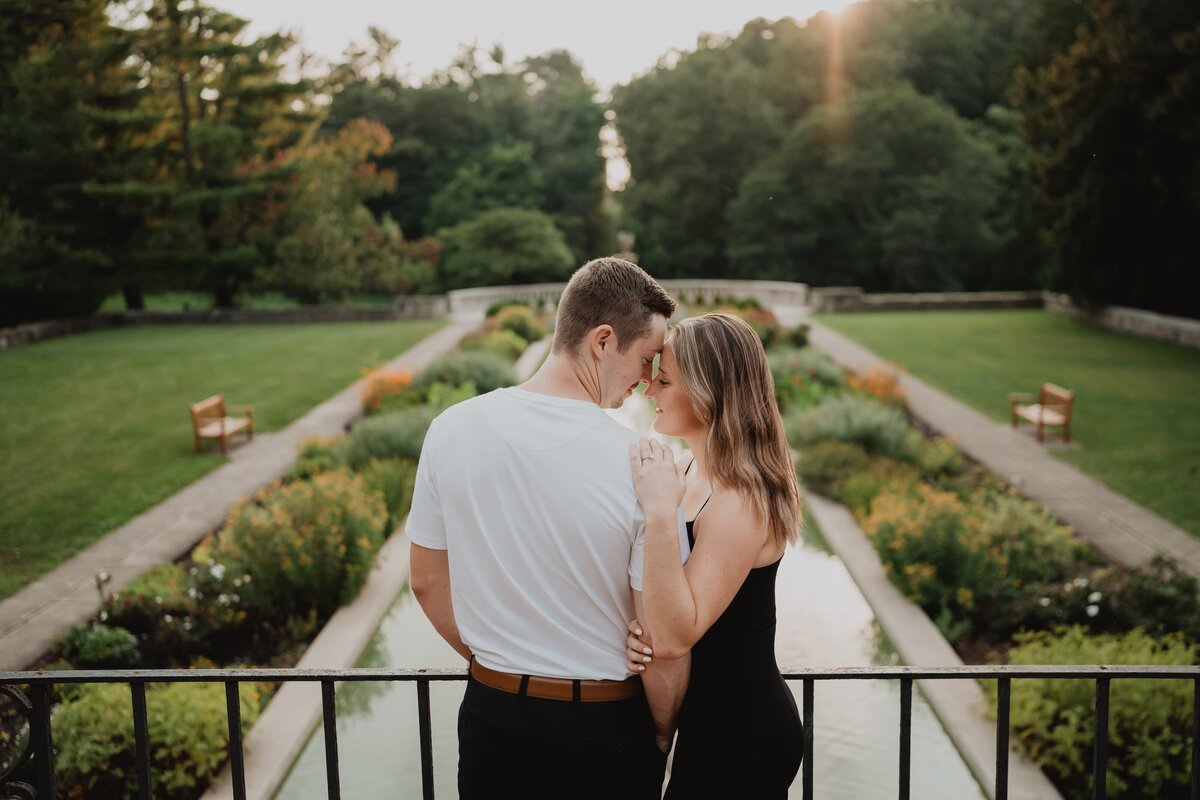 elegant-engagement-photos-cranbrook-museum-west-bloomfield