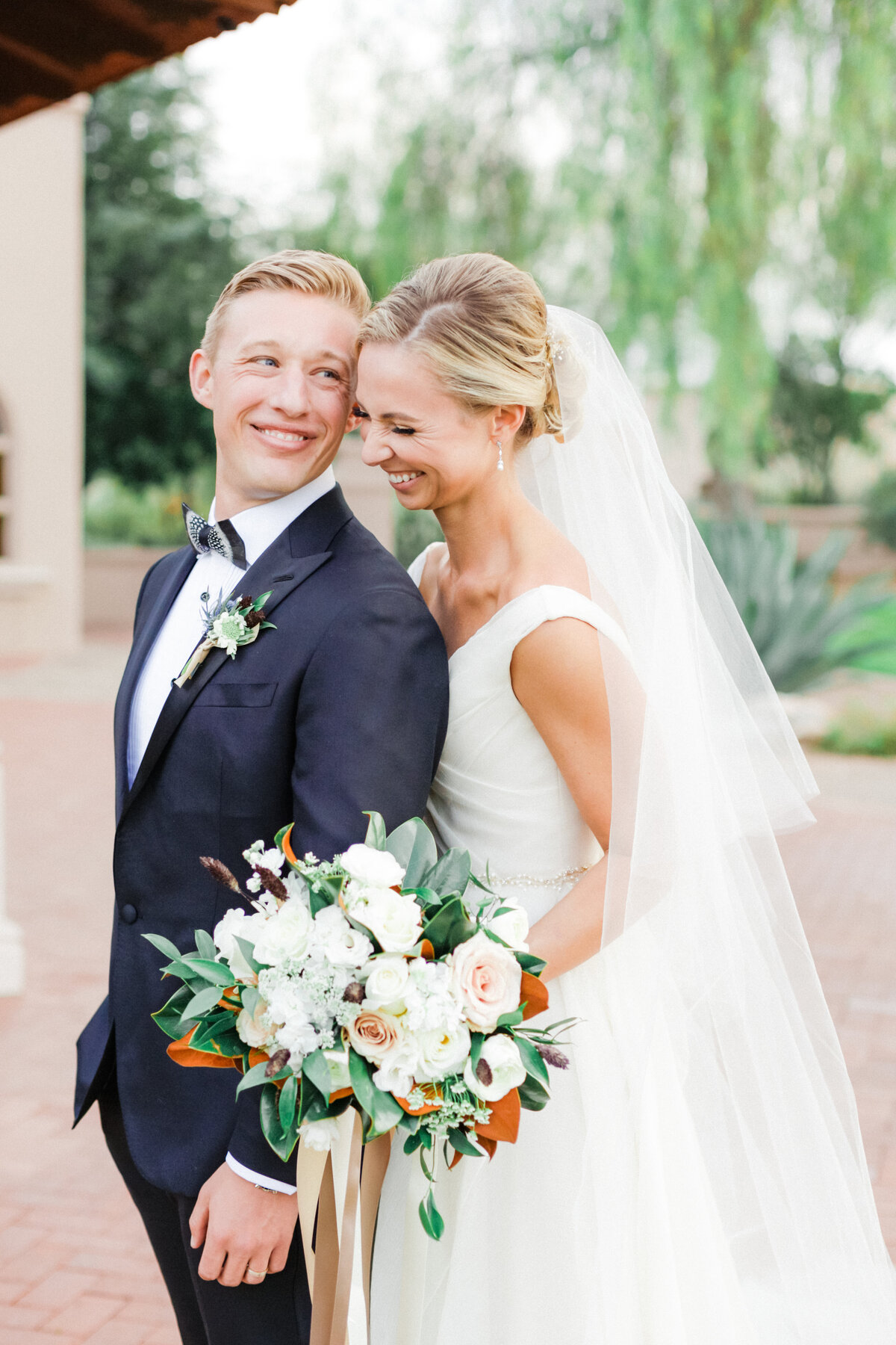 Indulge in the beauty of a Scottsdale golf club wedding at Silverleaf. With lush greens, mountain views, and elegant architecture, this gallery highlights the timeless sophistication of a wedding at one of Scottsdale's premier venues.