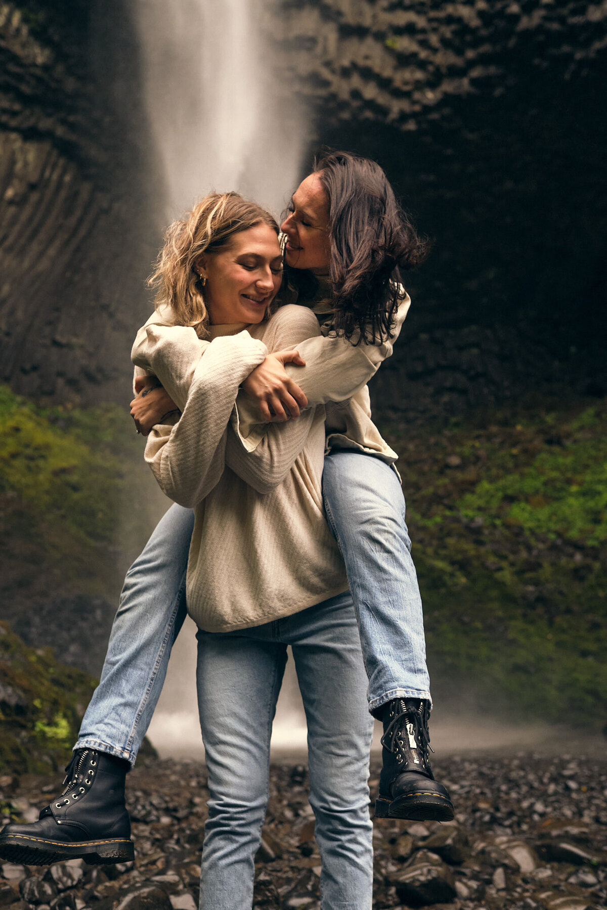 Washington_Waterfall_Queer_Couple_Photoshoot-16