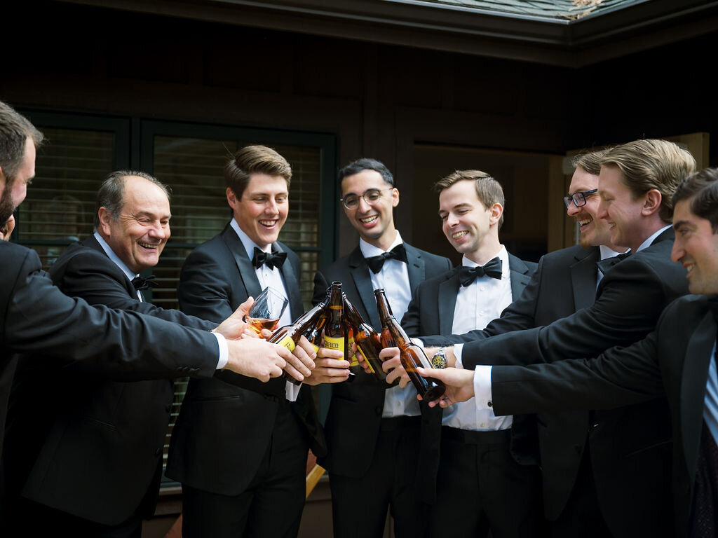 groomsmen-cheers